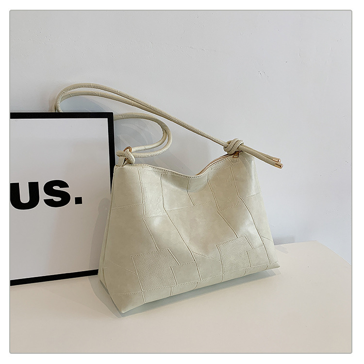 Retro de gran capacidad de moda de color sólido 2024 ocio simple nuevo estilo de estilo extranjero en la nueva bolsa de hombro portátil para mujeres