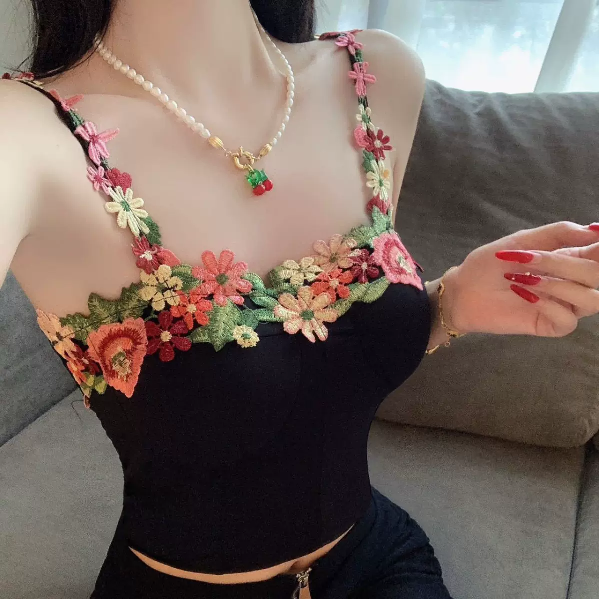 5574#冰丝刺绣花花吊带美背固定胸垫甜辣雏菊背心设计感辣妹上衣