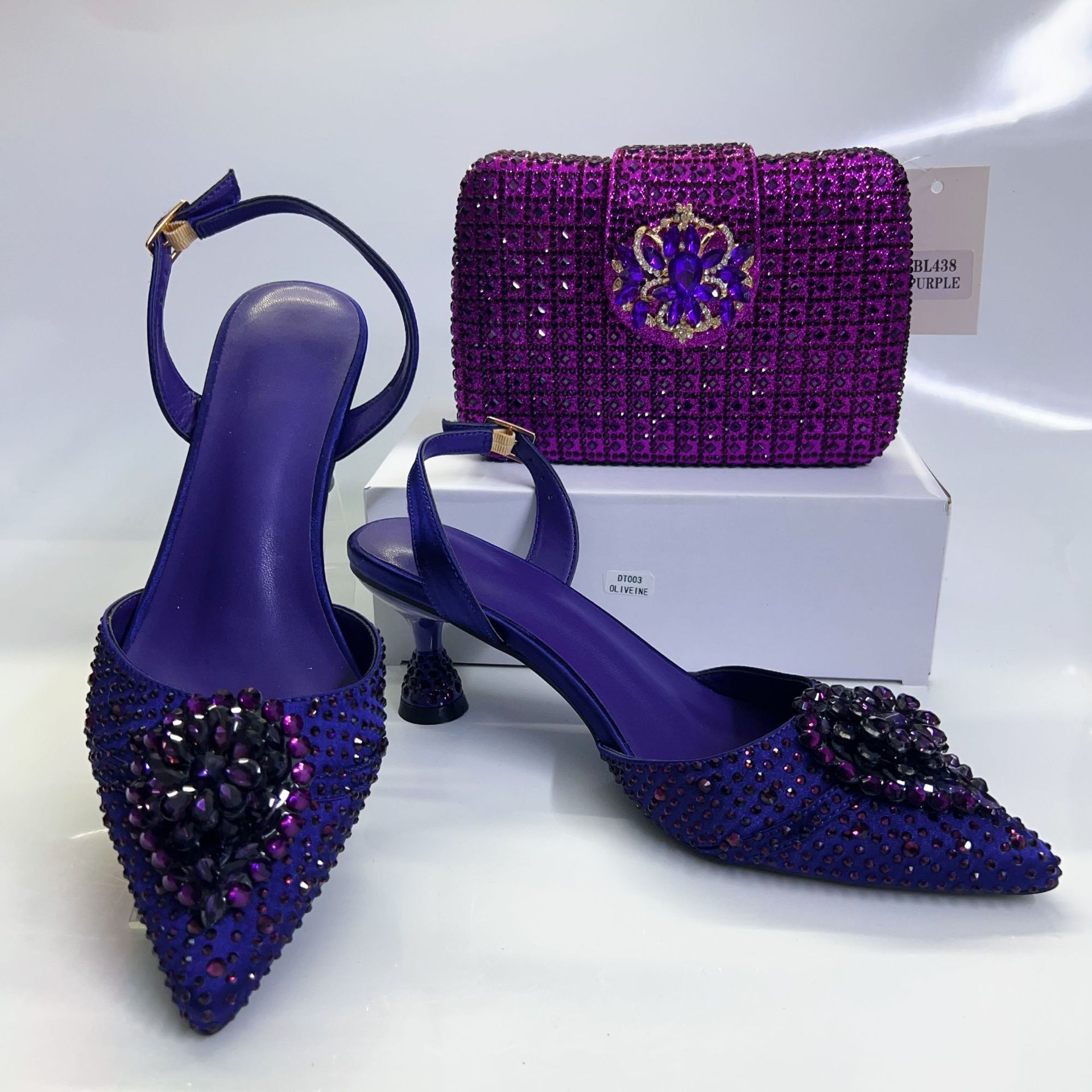 Selección estricta de zapatos de estilo italiano nuevos tacones delgados sandalias de bodas banquete de diamante puntuales zapatos de mujer