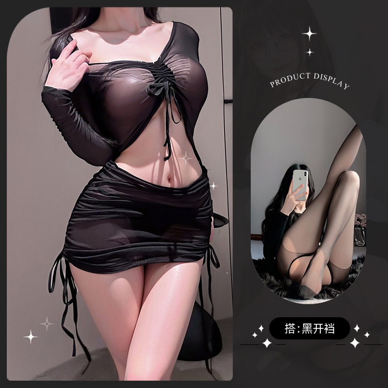 블랙 점프수트 + 블랙 오픈 양말