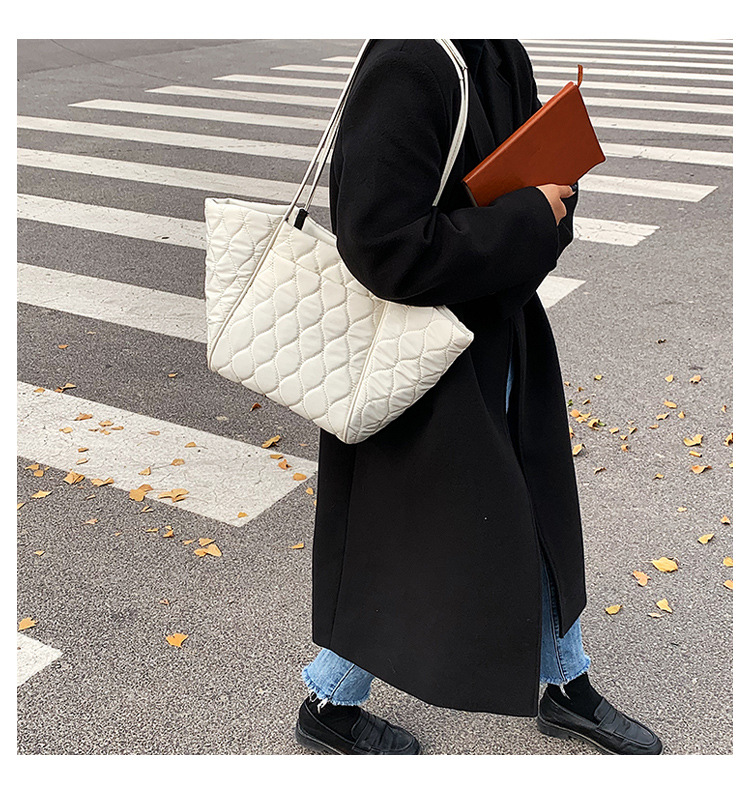 Large-capacity Bags 2021 New Bags Women Bags Autumn And Winter Fashion Commuter Bags display picture 5