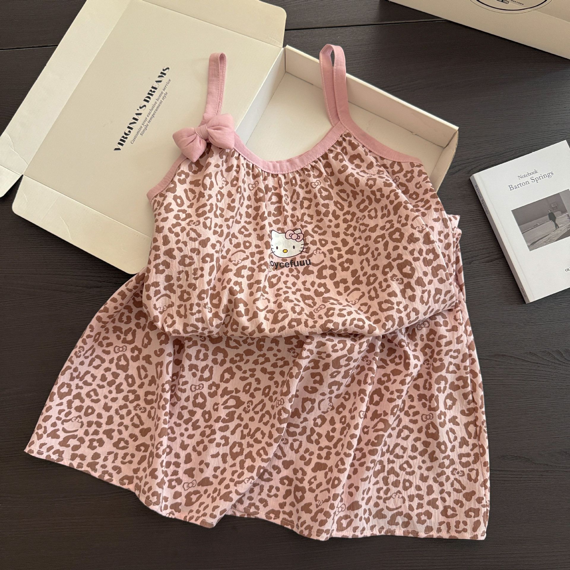 Al por mayor transfronterizo verano HelloKitty polvo leopardo nubes pijamas de algodón mujer lindos dibujos animados caseros pijamas