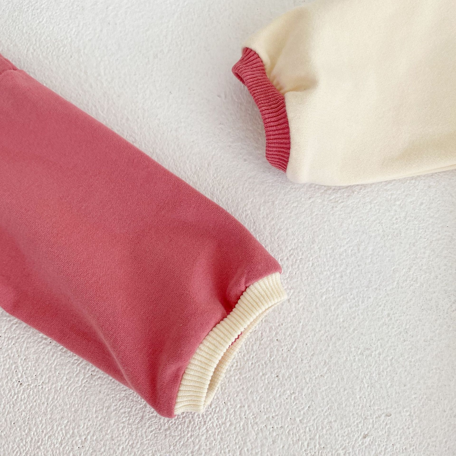 Collezione autunno 2024: maglietta a maniche lunghe con lettere stampate per neonati e bambini piccoli, pantaloni con toppa con faccina sorridente,_voghion.com