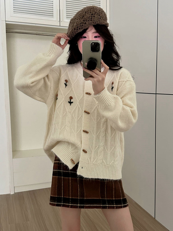 木四 温柔风女装毛衣开衫秋冬软糯复古刺绣花朵针织外套女厚M6684|undefined