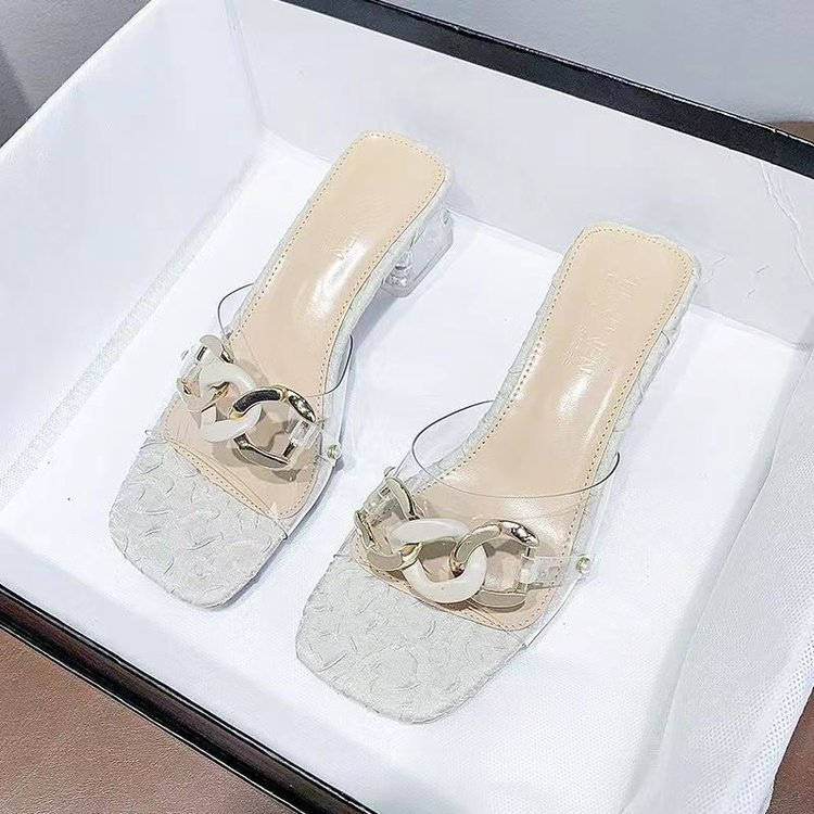 Sandalias de celebridades de Internet para mujeres con tacones gruesos en el verano de 2025