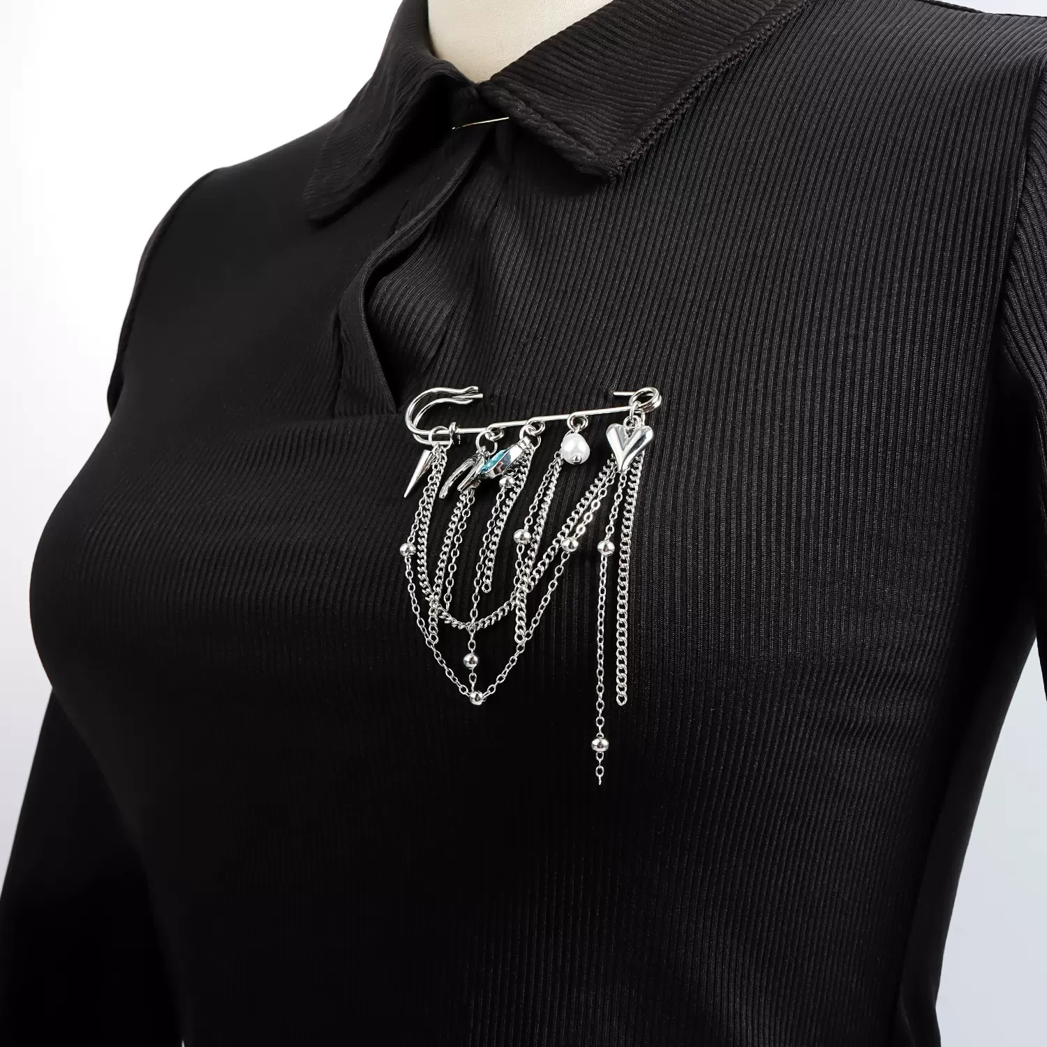 欧美跨境饰品爱心月亮元素流苏胸针衣饰女轻奢时尚功能性别针配饰