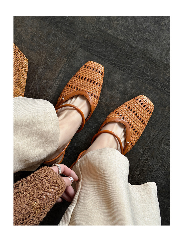 Dép sandal nữ da cừu mũi vuông gót thấp quai chữ V phối màu — màu nâu, Màu cà phê đậm, màu trắng ngà chi tiết 52