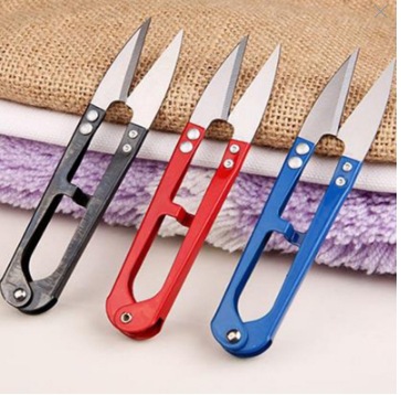 Tijeras pequeñas de hilo de mango de plástico de color al por mayor, tijeras de hilo en forma de U, tijeras de hilo de punto de cruz