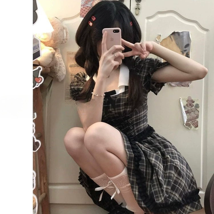 Клетчатое платье в студенческом стиле для женщин, лето 2024, новый стиль, миниатюрная талия, утягивающая фигура, пышная юбка беглой принцессы