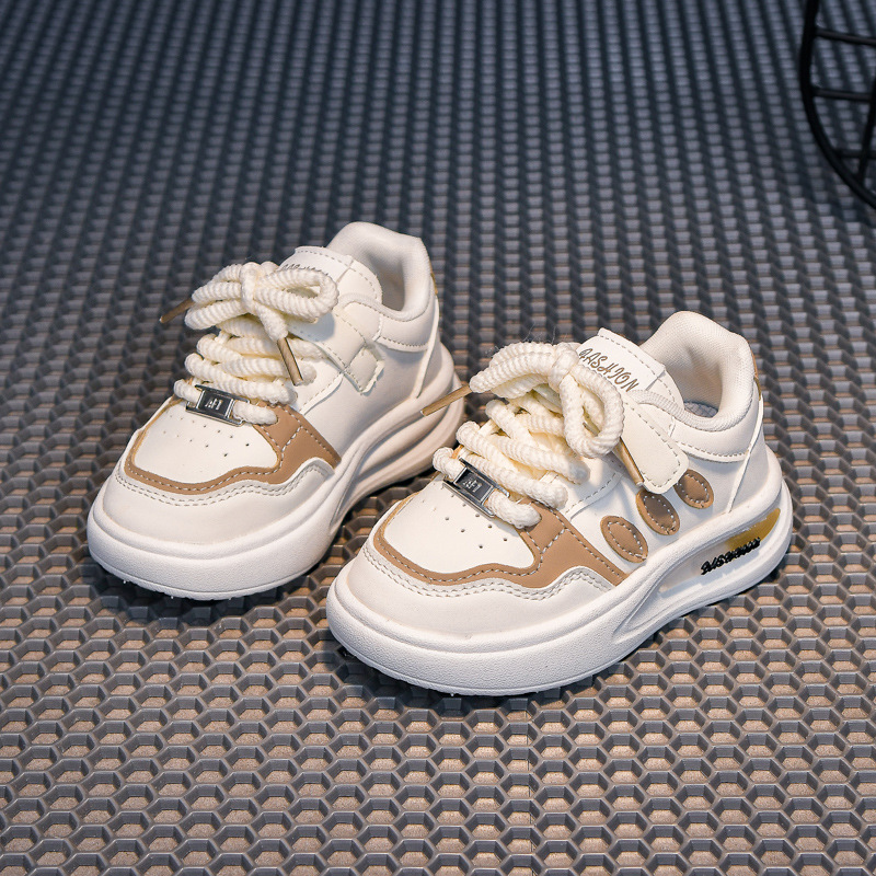 Otoño nueva moda zapatos infantiles, zapatos deportivos de suela suave, zapatos de skate de altura baja, zapatos blancos, zapatos para niños y niñas.