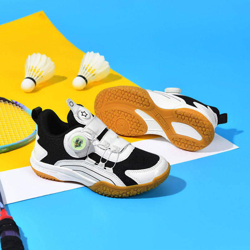 Professional children's badminton shoes, tennis shoes for boys and girls, featuring non-slip soles, shock absorption, and breathable materials; leather upper, suitable for competitions and training