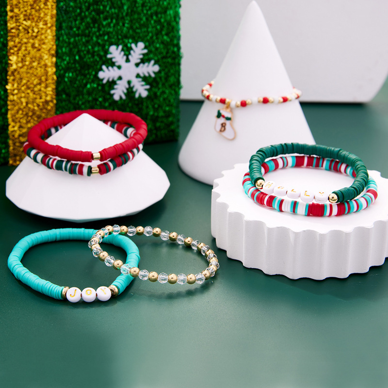 跨境新款圣诞节靴子吊坠手链7件套个性时尚多层叠戴水晶软陶手串