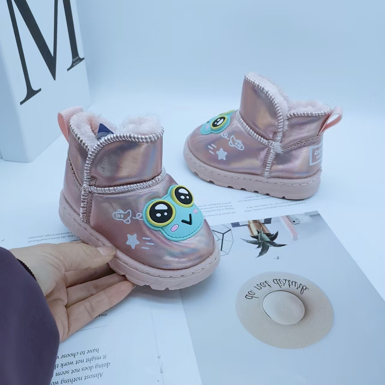 Botas de nieve para niños de invierno 2025 nuevas botas cortas para niños con botas de algodón para niñas más gruesas