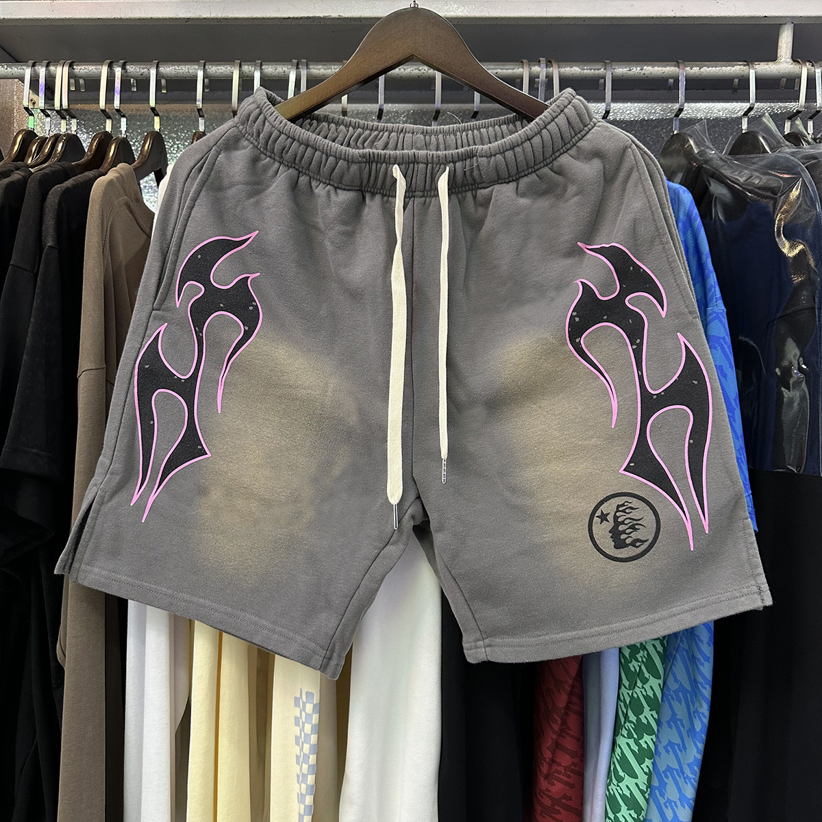 Hell Star lavando y desgastando pantalones cortos casuales 2024 verano nuevo estilo marca de moda europea y americana hip-hop pantalones de cinco puntos hombres y mujeres