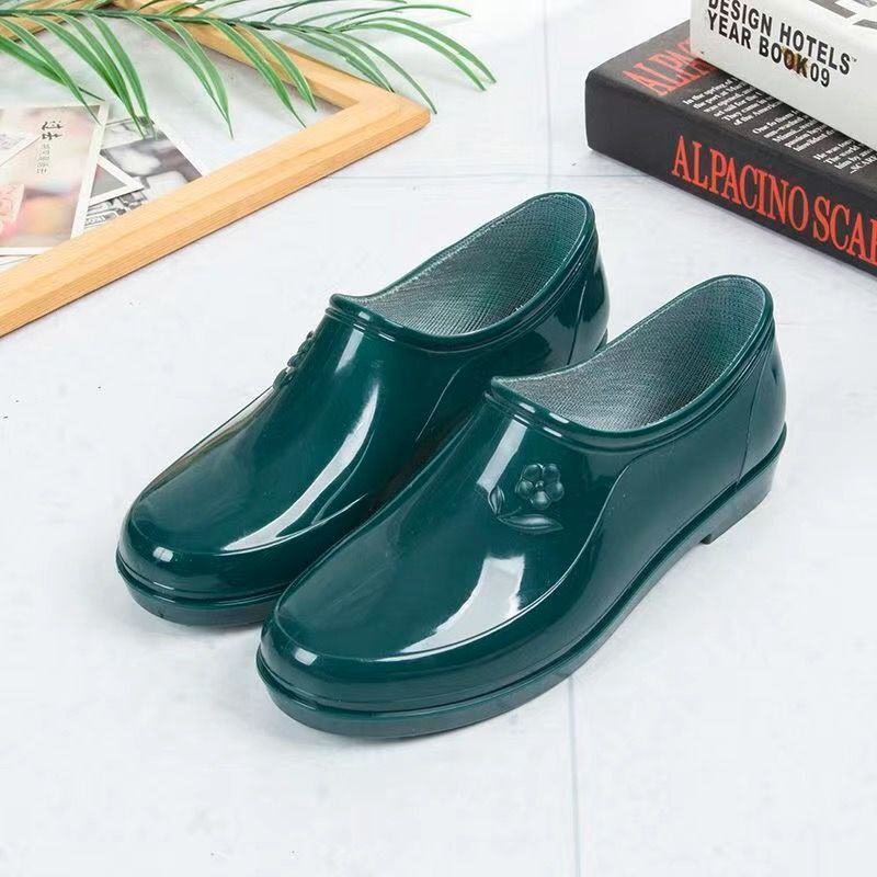 Zapatos de lluvia de cuatro estaciones para mujeres de tubo corto, zapatos de saliva poco profundos para mujeres, zapatos de goma de cocina para trabajar fuera, algodón resistente al desgaste, antideslizante
