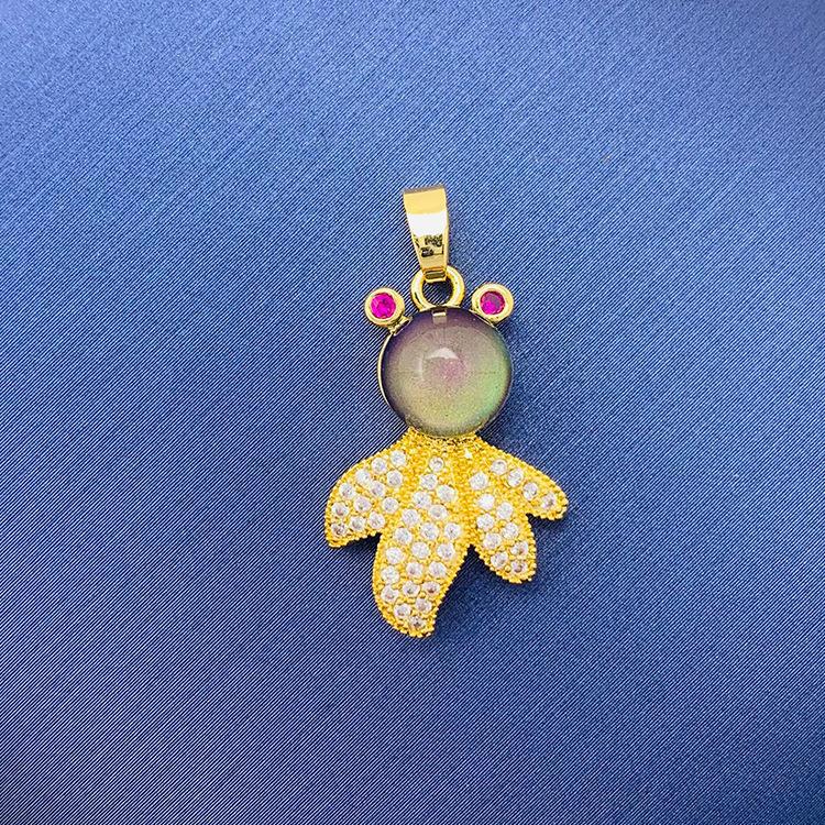 Tiktok Venta caliente colgante al por mayor auto-seleccionado 100 cobre colgante único con fuente de cadena de fábrica al por mayor sin cadena