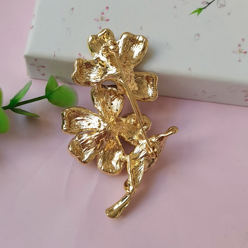 Blue high-end brooch