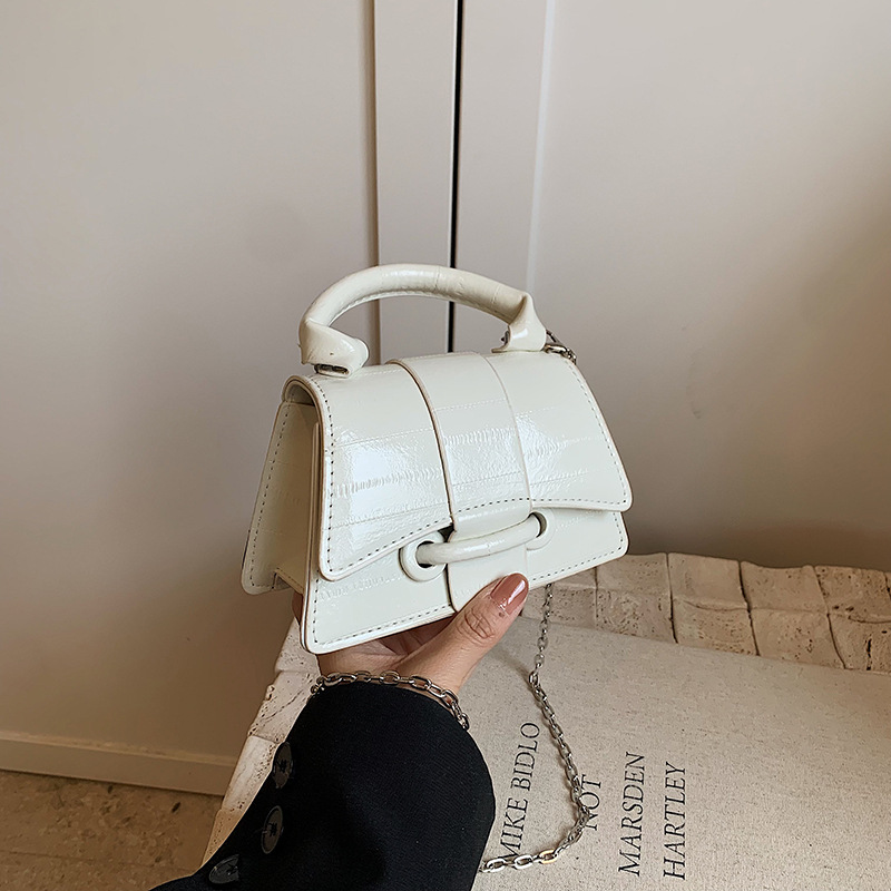 Bolso de mujer de anguila plateada 2024, nuevo estilo de moda de alta calidad, bolso de hombro de cadena, bolso compacto y exquisito.