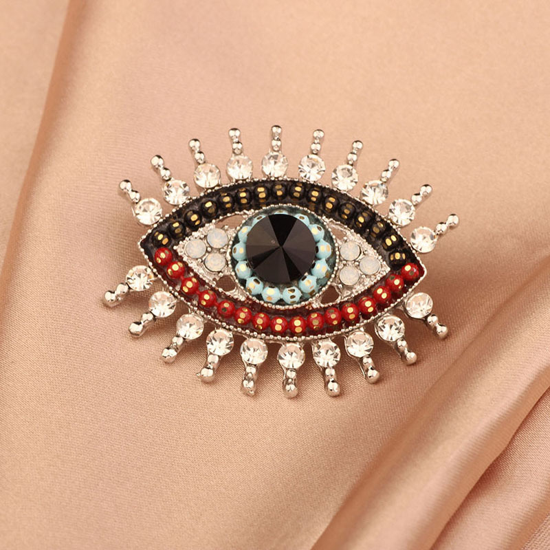 Retro simple Ángel ojo en línea broche de celebridad diamante femenino francés diablo ojo pecho ornamento