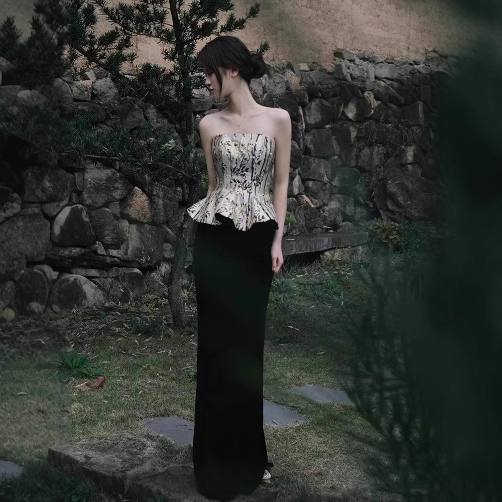 Đầm dạ hội đuôi cá không dây, thiết kế sang trọng, tôn dáng — Kiểu ống ngực màu đen, Kiểu quây ngực màu đỏ rượu