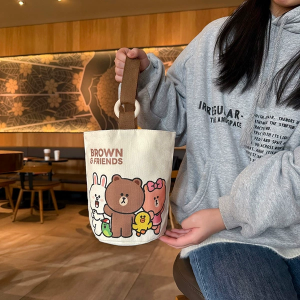 Line Town Group Photo-Beige