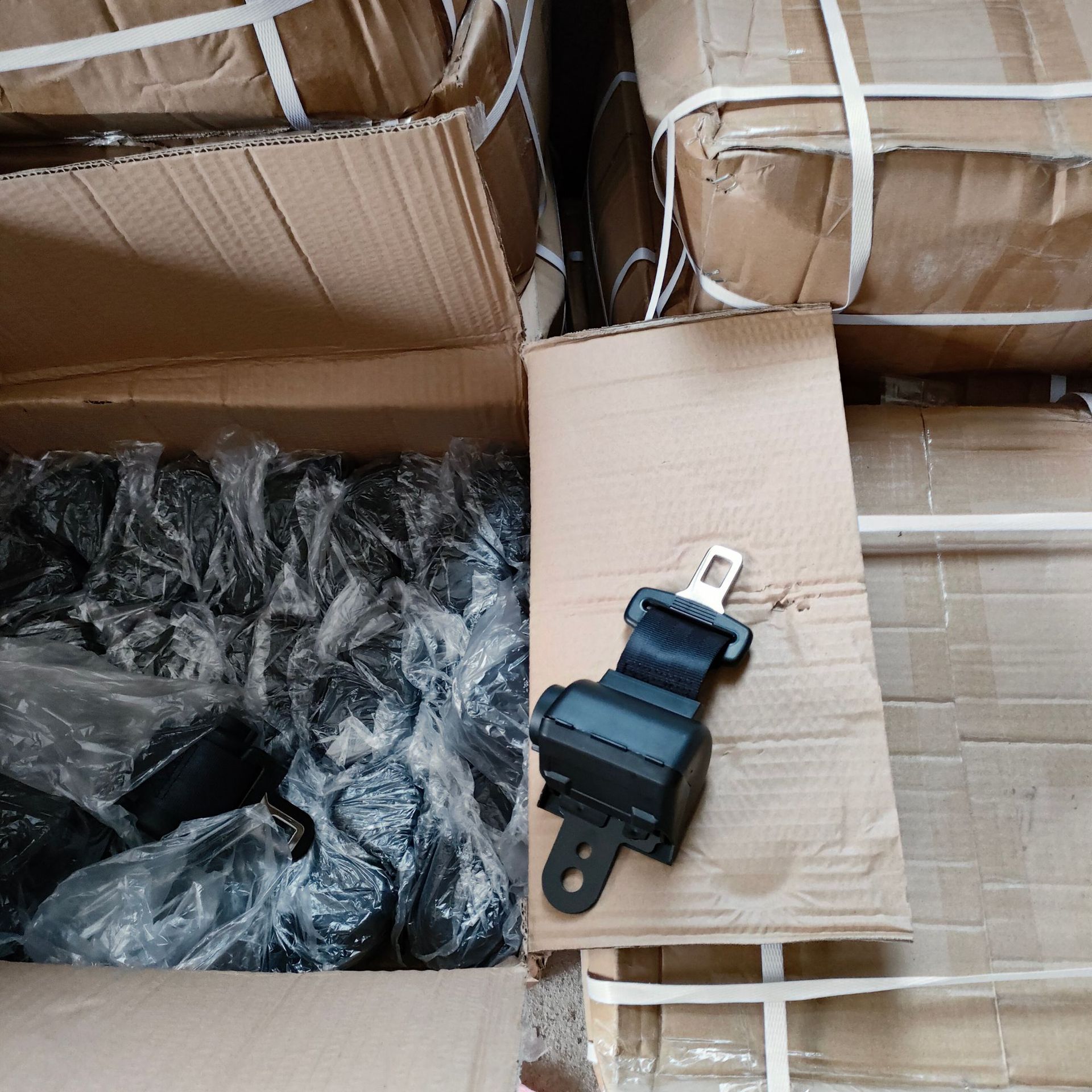 Automatic Retractable Two-Point Safety Belt for Forklifts, Passenger Buses, Sightseeing Vehicles, and Engineering Vehicles with Alarm Line Base