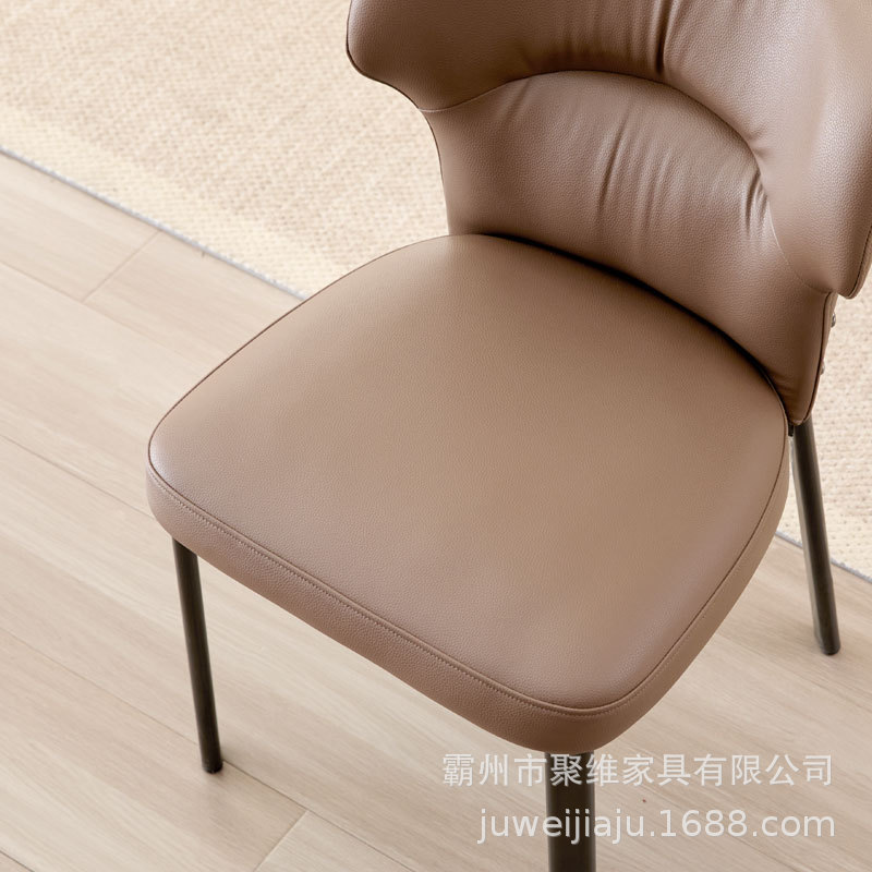 Sillas de comedor minimalistas italianas diseñadas lujosas de alta calidad, bolsas de cuero blandas para el hogar, sillas modernas y simples con respaldo.