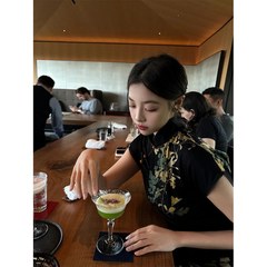 新中国式ワンピース2025新型女性夏高級感名媛プリント腰を収めてチャイナドレスのスカートを改良した