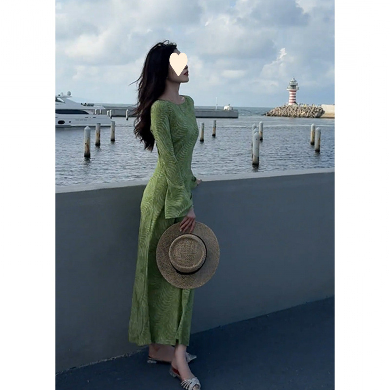 Vacation-Style Elegant Printed Green Dress for Women, 2026 Autumn New Model, Mature and Slim-Fit Forest-Style Long Dress