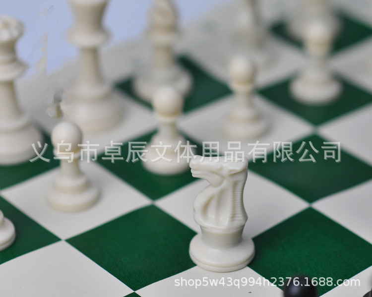 适用比赛皮革国际象棋套装塑料棋子3.8英寸+棋盘43CM儿童娱乐游戏详情5