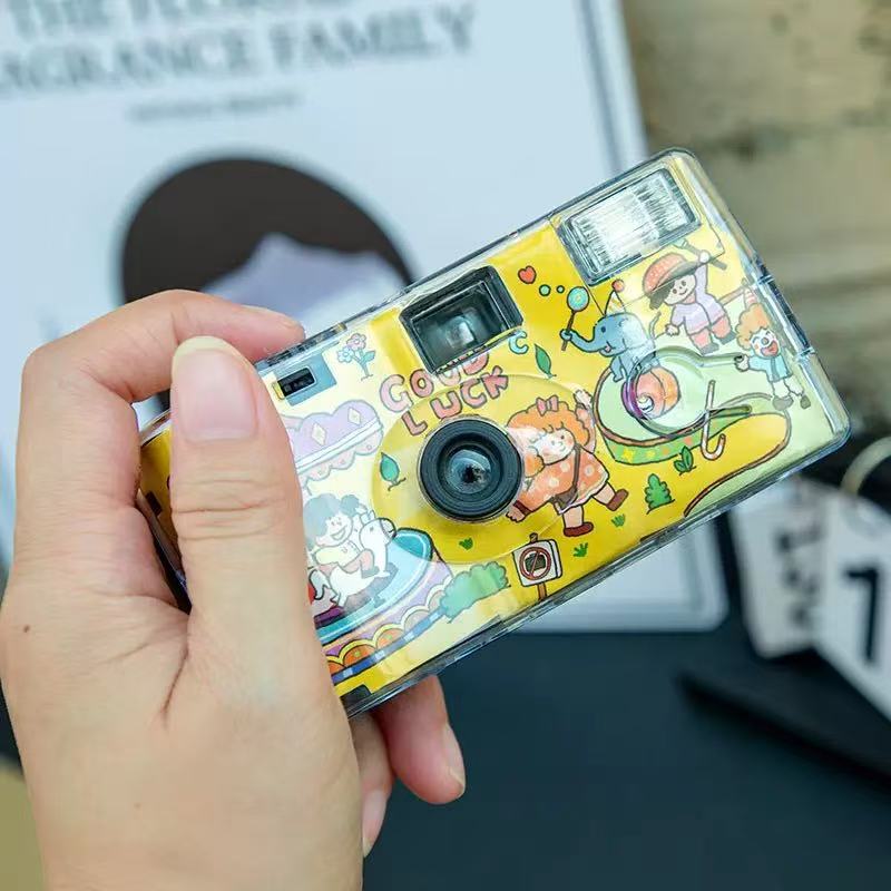 Disposable film camera with cartoon illustrations, children's birthday gift, retro point-and-shoot camera, color film camera