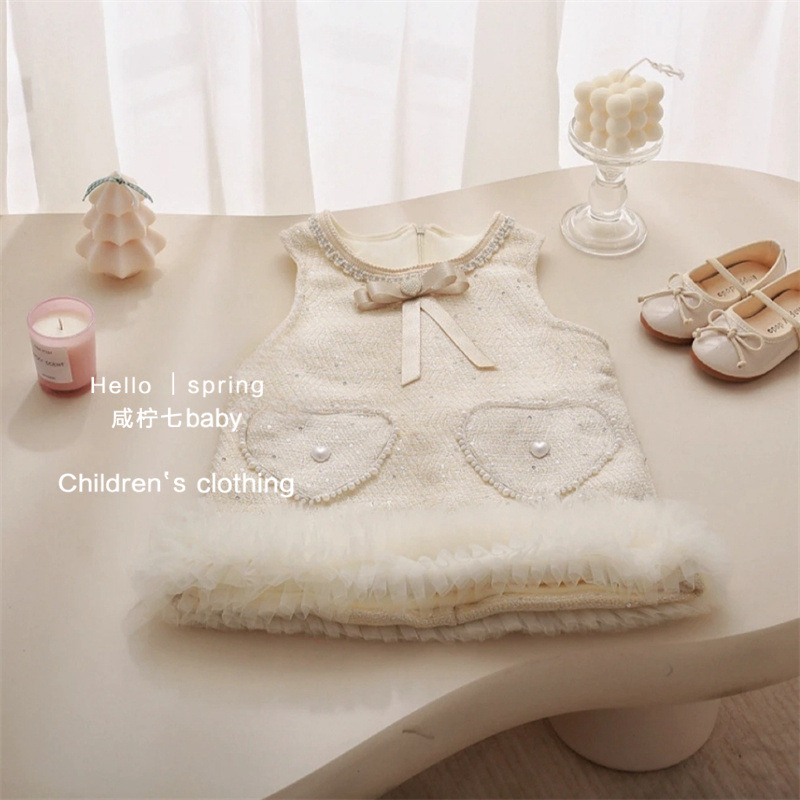 Xianning Seven Girls Little Fragrant Princess Dress Invierno 2025 Nuevo vestido de un año Bebé femenino más falda chaleco de terciopelo Estilo occidental