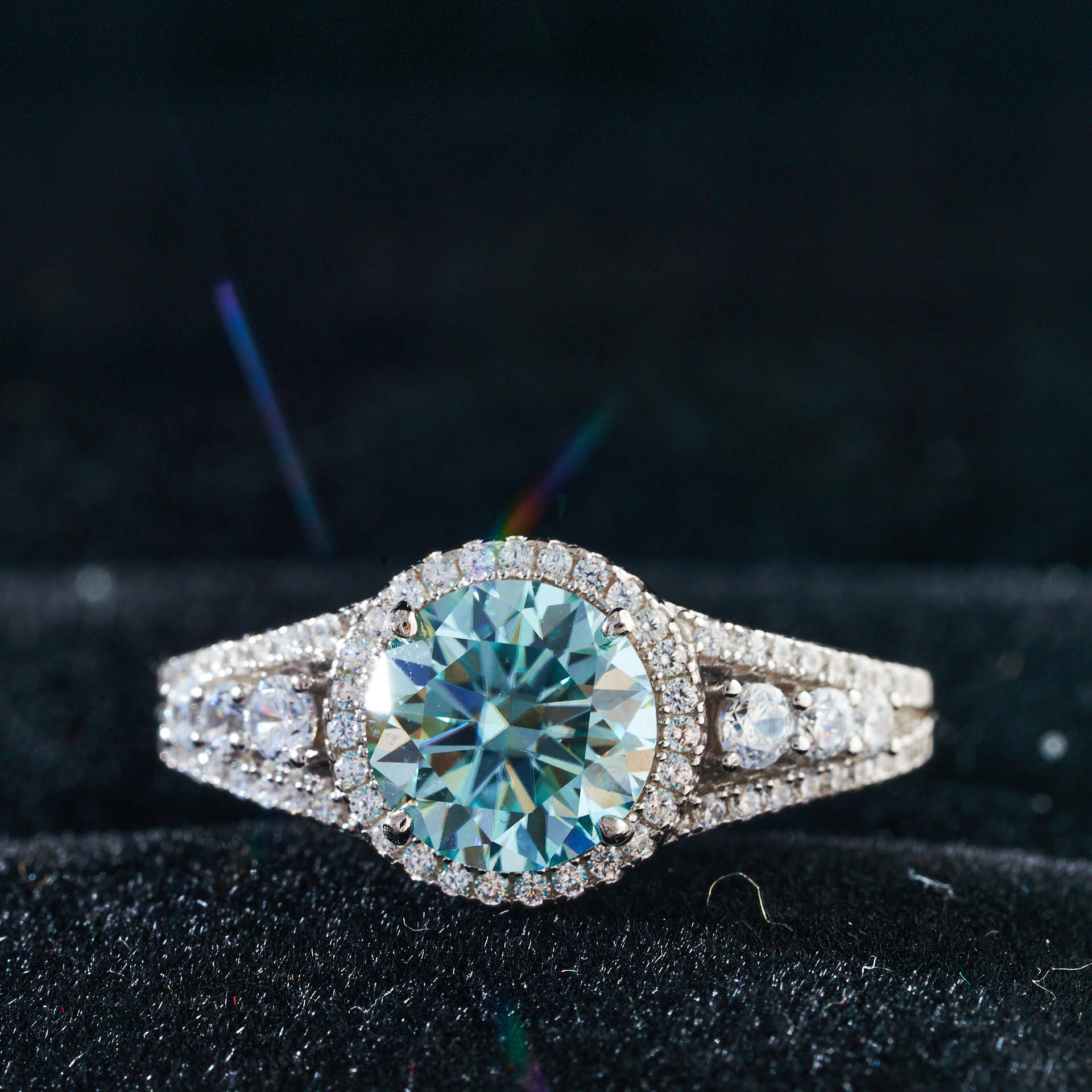 Fidelidad verde de cuatro garras paquete redondo de 2 quilates anillo de diamante de mosaico colorido al por mayor con certificado de mosaico GRA