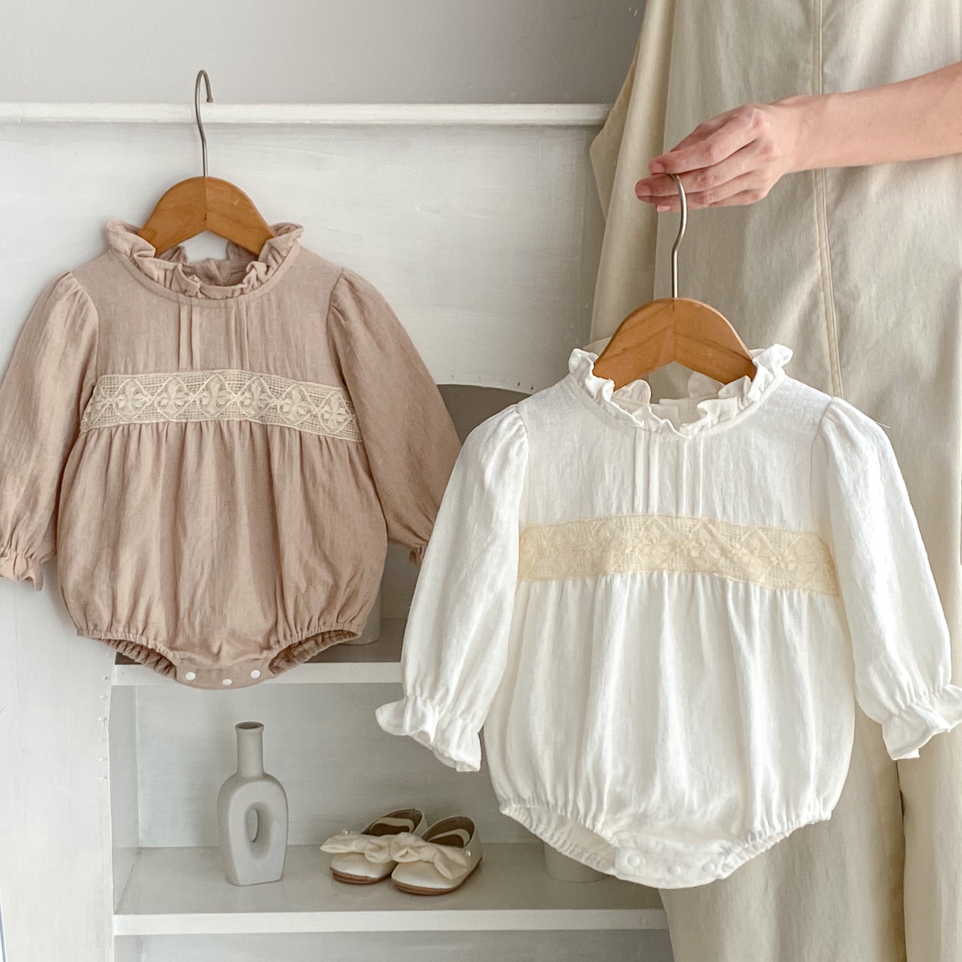 Ins2024 Autumn All Cotton New Girl Baby Long Sleeve Ha Yi Black Ear Collar Triangle Bag fart Crawler Clothes_voghion.com