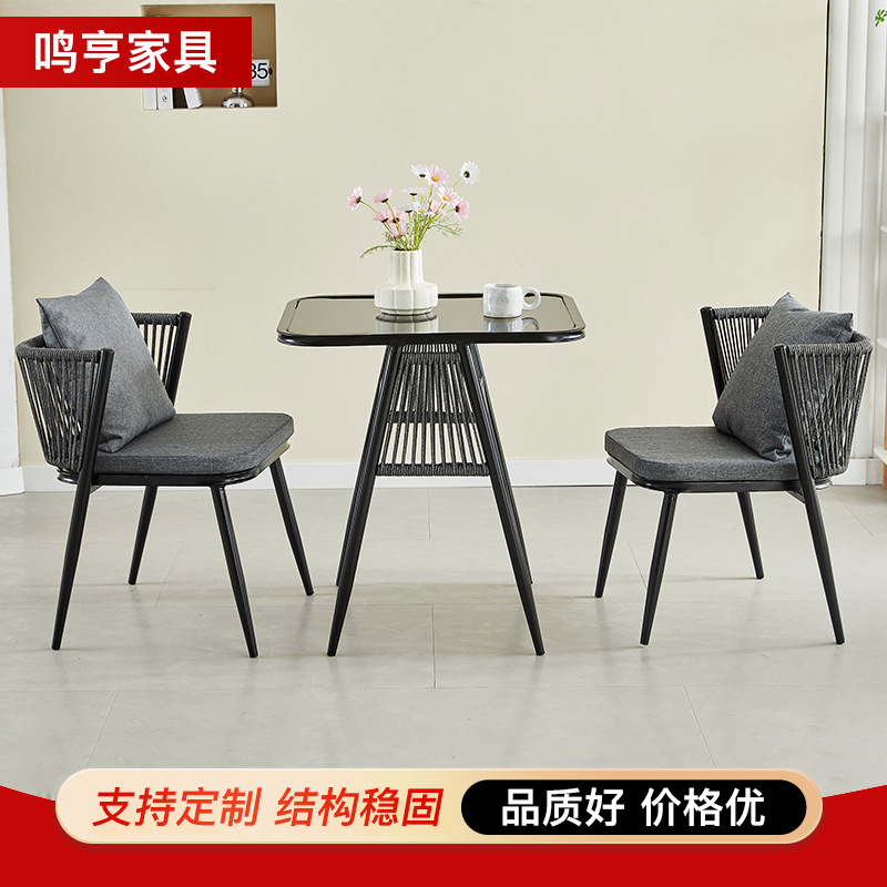 Moderno simple balcón al aire libre mesa y silla de caña combinación patio ocio de tres piezas jardín set de mesa y silla de té