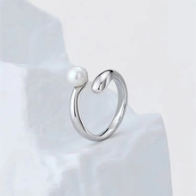 圆轨珍珠戒指女2023年新款开口设计高级感百搭交叉珍珠指环食指戒