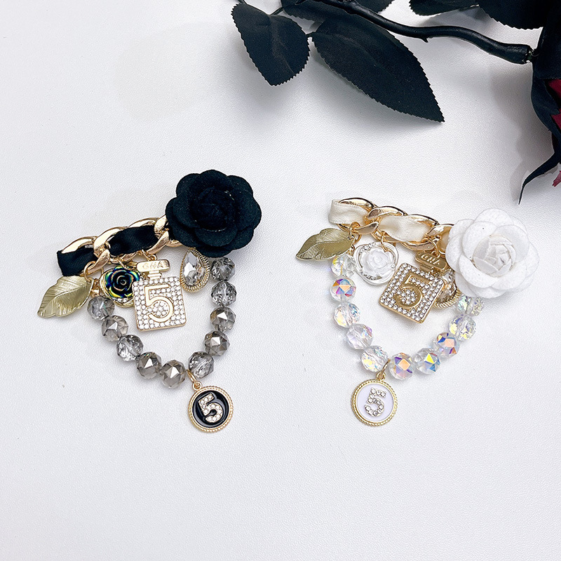 Elegante Damenbrosche Mit Perlen Und Camelia Design_voghion.com