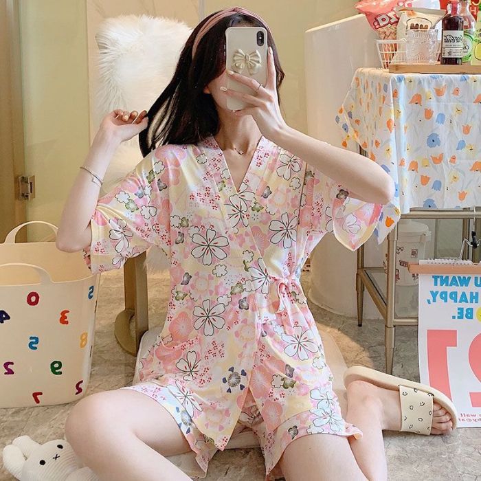Pijamas al por mayor transfronterizos para niñas, pantalones cortos de manga corta con estampado de cuello de kimono de algodón de imitación de verano, traje de dos piezas, ropa a domicilio