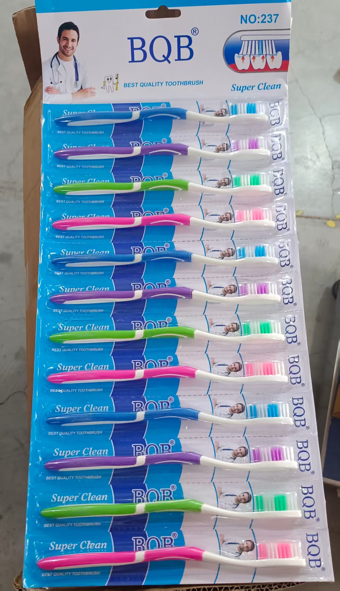 Cepillo de Dientes de Cerdas Suaves para Adultos Paquete de 12 Unidades Cerdas Suaves para Adultos image 20