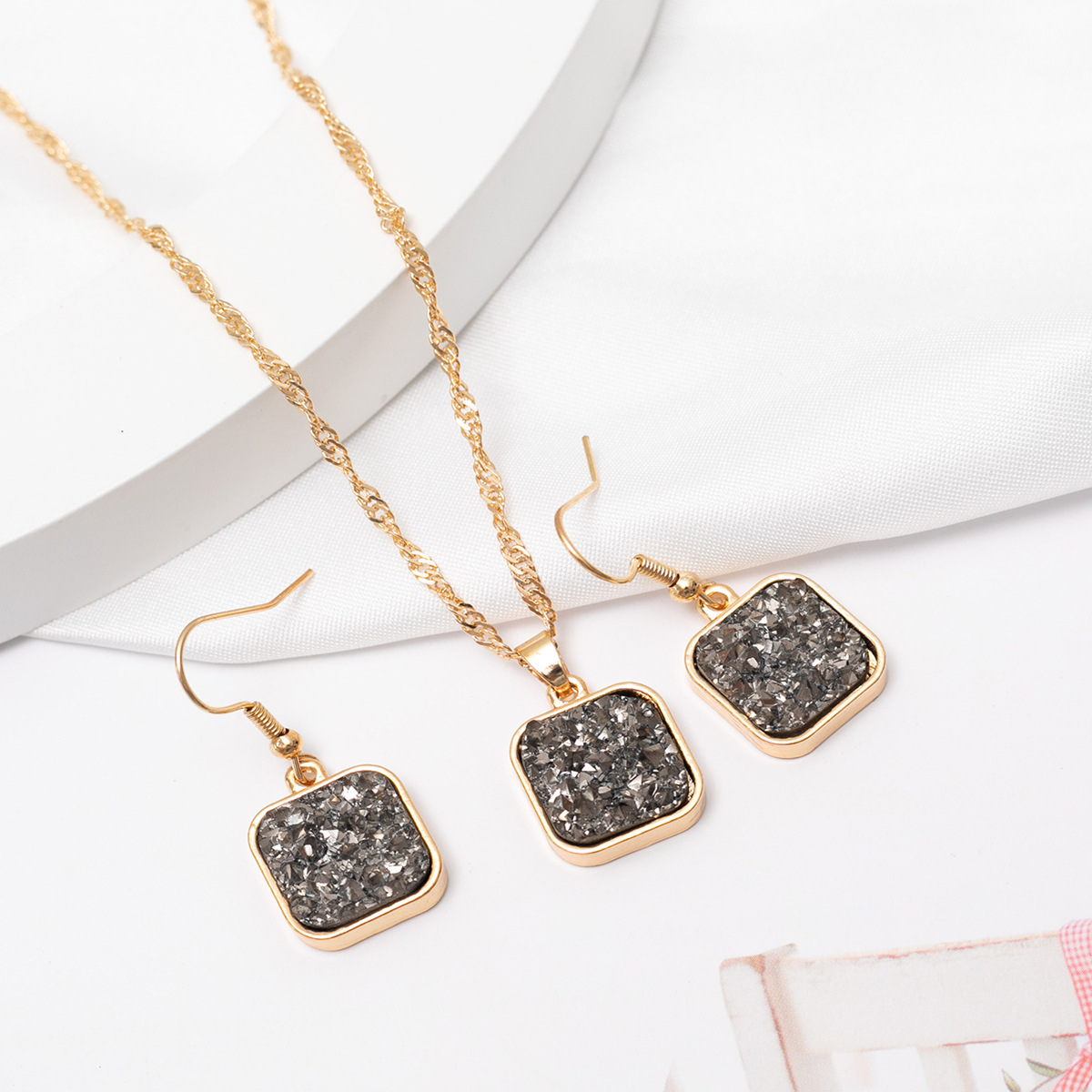 1 Set Simple Style Square Alloy Plating Women's Pendant Necklace display picture 6