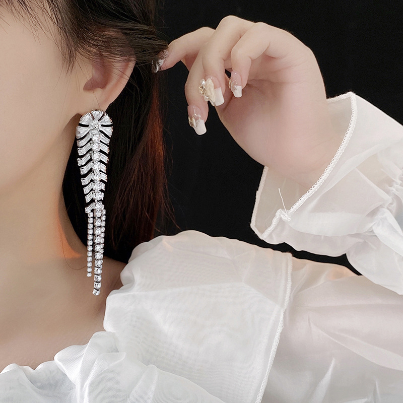 Elegant Leaf Alloy Tassel Plating Inlay Rhinestones Women's Drop Earrings display picture 4