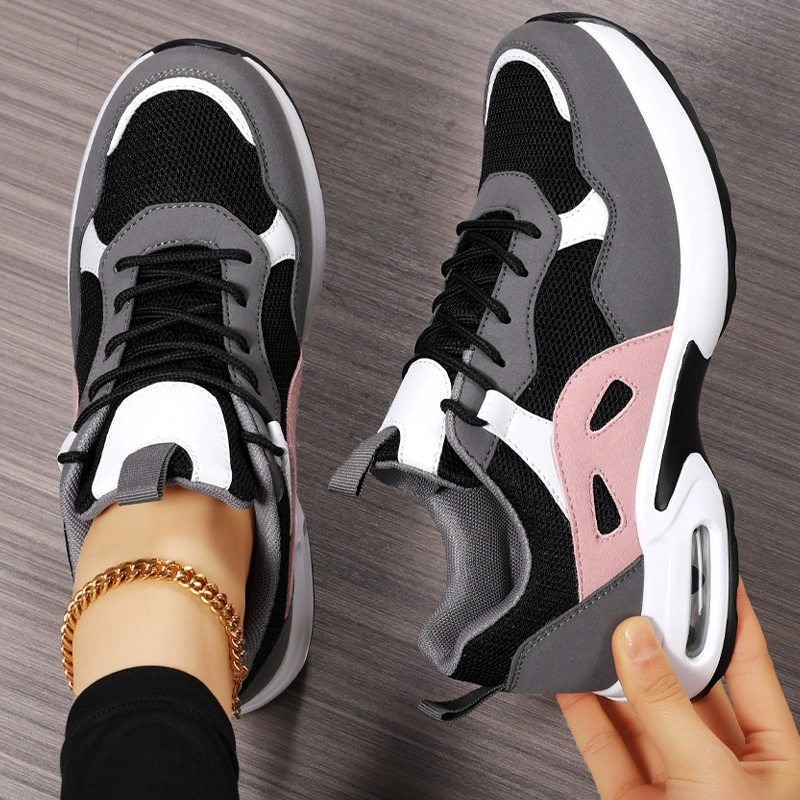 Трансграничная оптовая продажа новых женских спортивных туфель, увеличивающих рост, сетчатых туфель для папы большого размера на толстой подошве, универсальных и демонстрирующих ноги маленьких повседневных туфель.