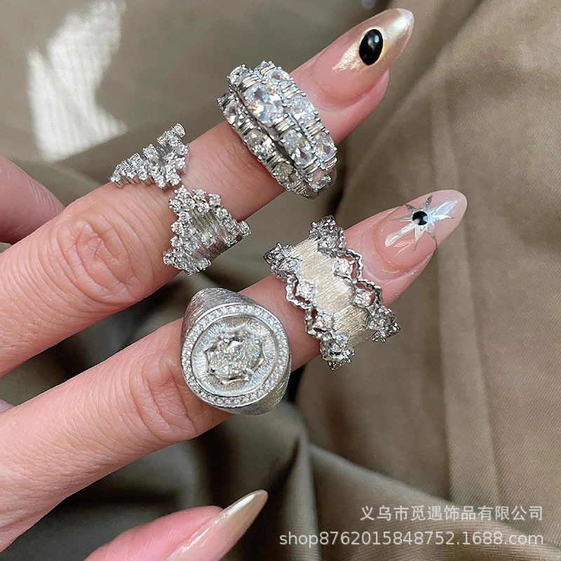 Vintage Series Brushed Sparkling Diamond Ring for Women, Light Luxury Niche High-End Palace Style Unique Stackable Index Finger Ring