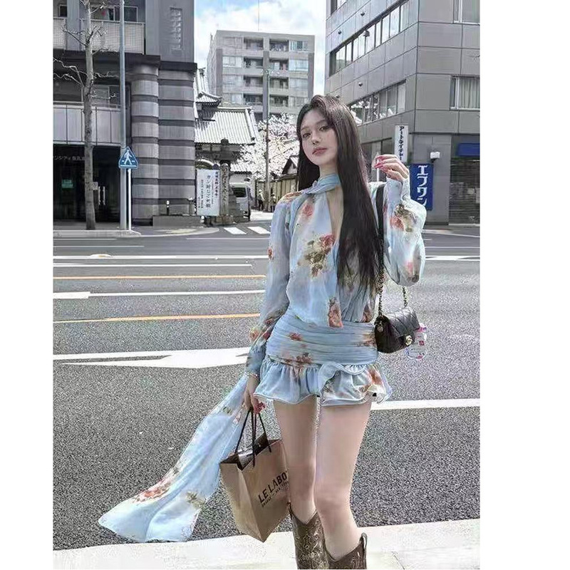 法式纯欲风蓝色碎花连衣裙早秋季挂脖V领飘带度假风包臀鱼尾短裙|undefined