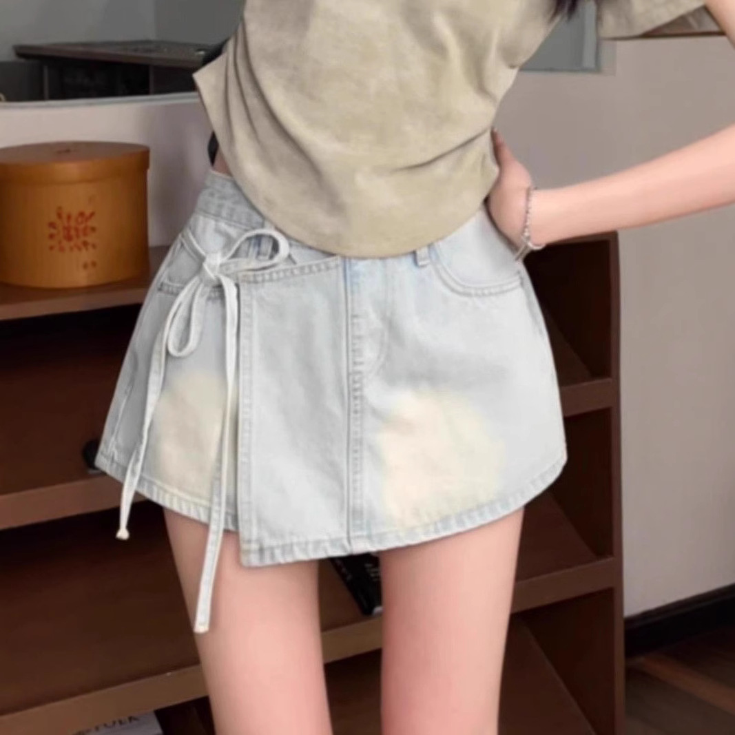 여름 높은 허리 다리 쇼 데님 반바지 여성 2025 새로운 가짜 투피스 나이 감소 스트랩 디자인 가슴 바지 스커트