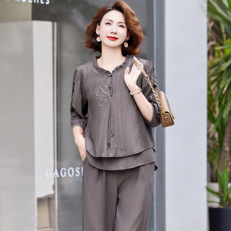 2025年新作ママサマースーツ、おしゃれなトップス、中高年女性向けツーピースセット、夏用半袖Tシャツ|undefined