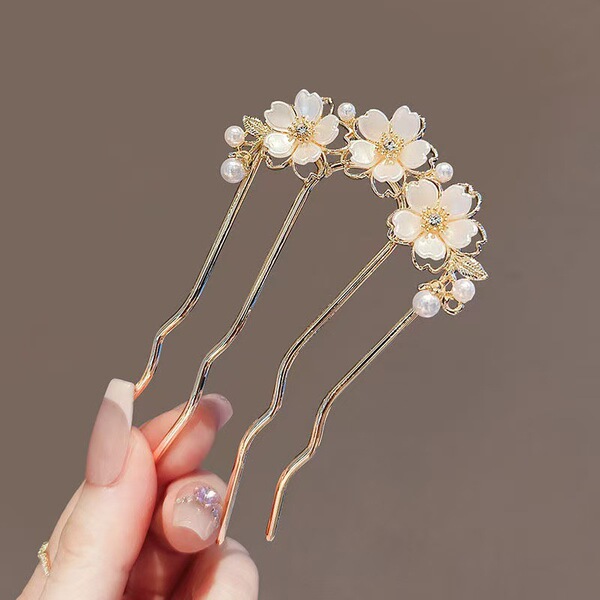 Brand wavy hairgrip pearl