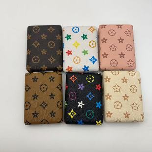 ��ɫ���L��������R��Ů���ۯBС�R���ֳֻ��y�R�S����y���w�ۯB