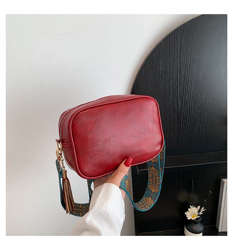 Bolso suave retro 2024, diseño flange, piel de aceite, correa ancha, pequeño bolso de mujer