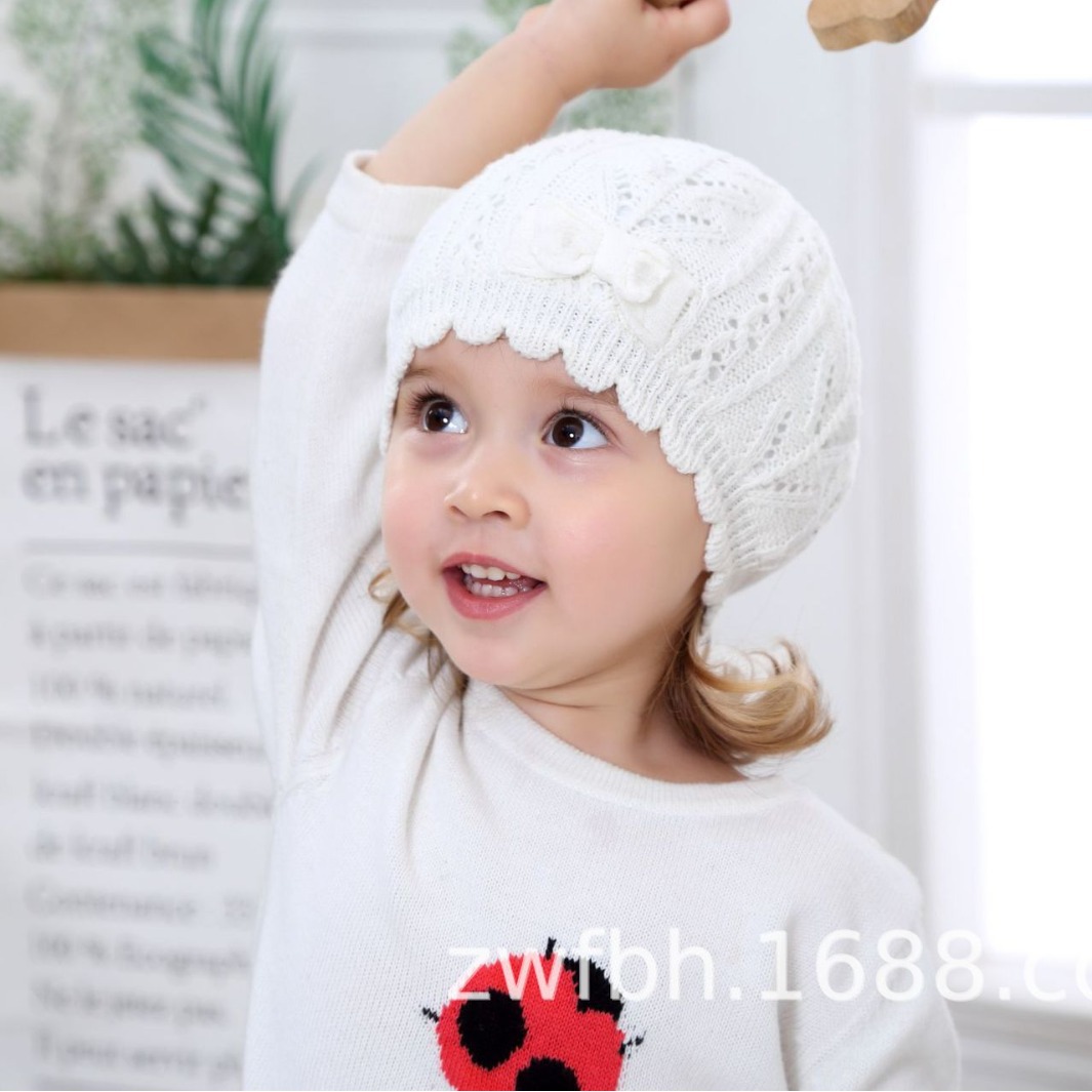 Children's demi-season knitted hat